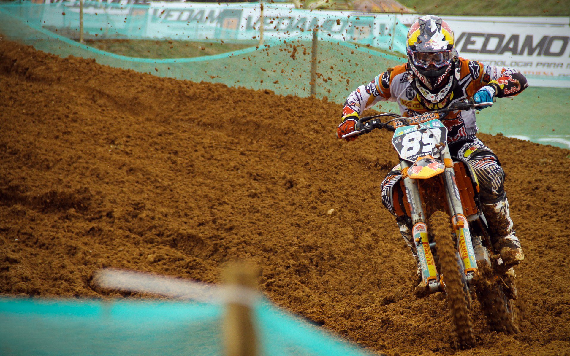 巴特勒回归赛场，赛况扑朔迷离首场状态亮眼，老鹰观众沸腾！