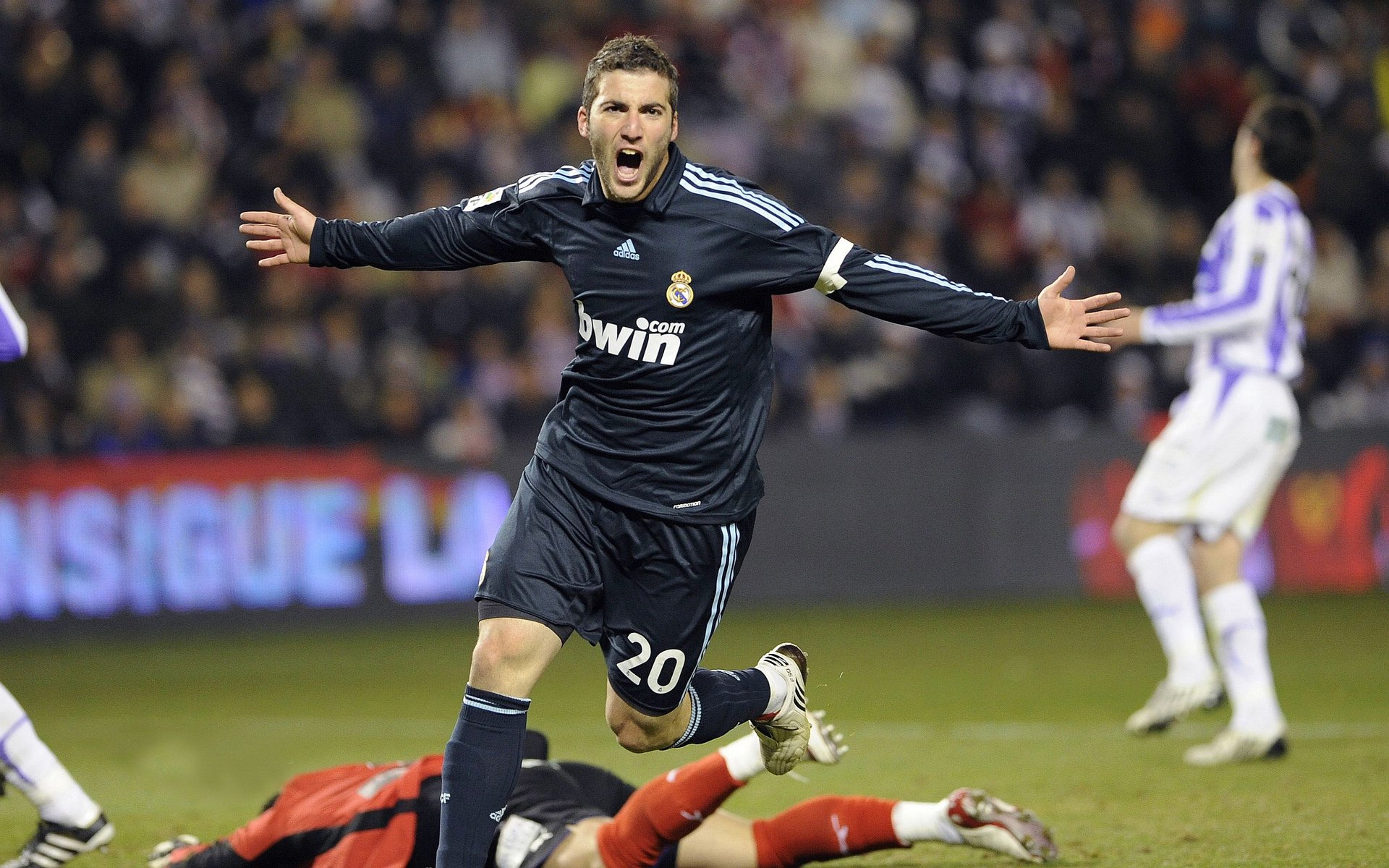 阿扎伦卡连续三场比赛得分逆转，加拿大队挑战极限！